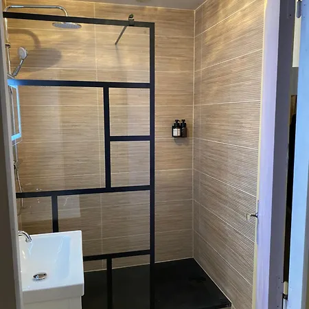 Maison Germes - & Standing - Traversants - Lits 180 King Size - Linge De Lit Et De Toilette Inclus - Parking A Proximite Apartament Bagnères-de-Luchon