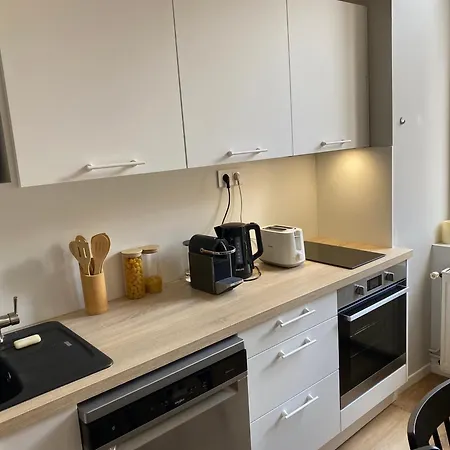 Apartment & Standing, Traversant Avec Parking - Lits 180 King Size Et 160 Queen Size - Linge De Lit Et De Toilette Inclus
