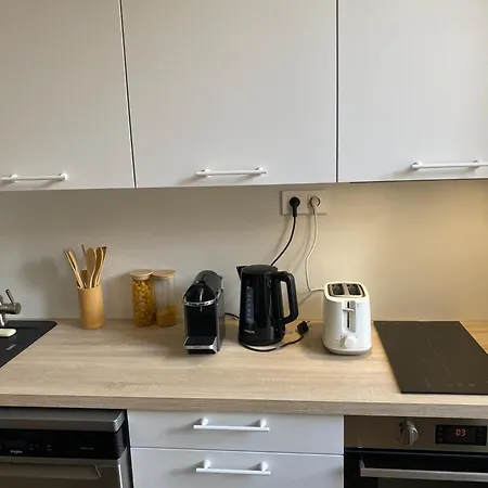 & Standing, Traversant Avec Parking - Lits 180 King Size Et 160 Queen Size - Linge De Lit Et De Toilette Inclus Apartment *