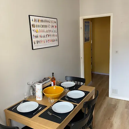 & Standing, Traversant Avec Parking - Lits 180 King Size Et 160 Queen Size - Linge De Lit Et De Toilette Inclus Apartment Bagneres-de-Luchon