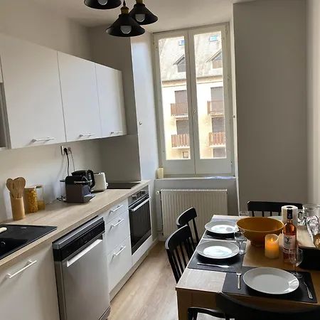 Apartment & Standing, Traversant Avec Parking - Lits 180 King Size Et 160 Queen Size - Linge De Lit Et De Toilette Inclus *