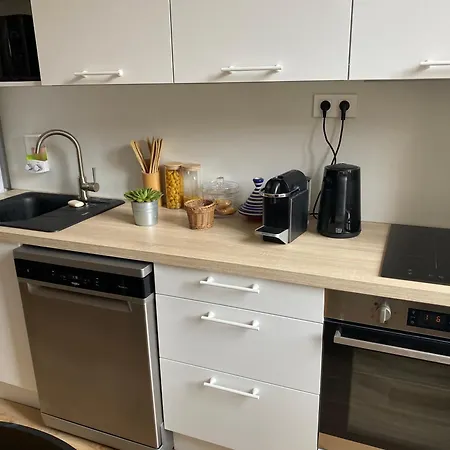 Apartment & Standing, Traversant Avec Parking - Lits 180 King Size Et 160 Queen Size - Linge De Lit Et De Toilette Inclus *
