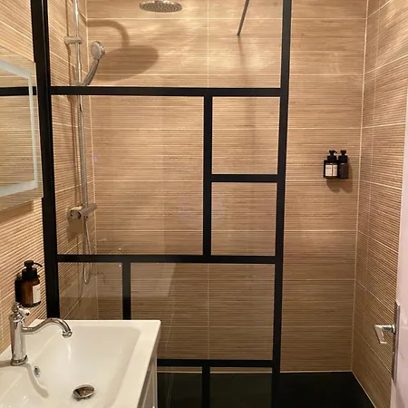 & Standing, Traversant Avec Parking - Lits 180 King Size Et 160 Queen Size - Linge De Lit Et De Toilette Inclus Apartment *