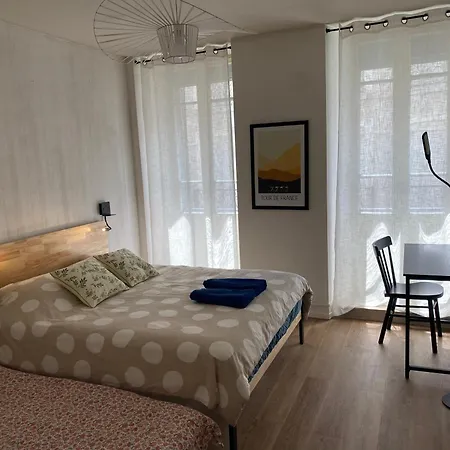 & Standing, Traversant Avec Parking - Lits 180 King Size Et 160 Queen Size - Linge De Lit Et De Toilette Inclus Apartment Bagneres-de-Luchon