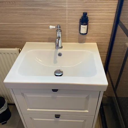 & Standing, Traversant Avec Parking - Lits 180 King Size Et 160 Queen Size - Linge De Lit Et De Toilette Inclus