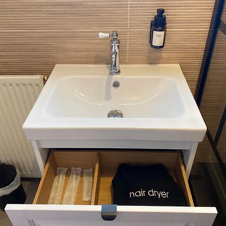 & Standing, Traversant Avec Parking - Lits 180 King Size Et 160 Queen Size - Linge De Lit Et De Toilette Inclus Apartment *