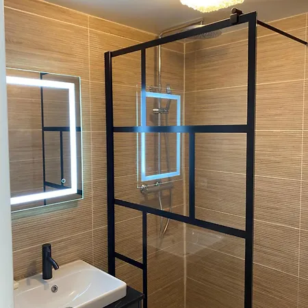 アパート Maison Germes - Central & Standing - Appartements Traversants - Lits 180 King Size - Linge De Lit Et De Toilette Inclus - Parking Prive - Espace Teletravail Bagnères-de-Luchon